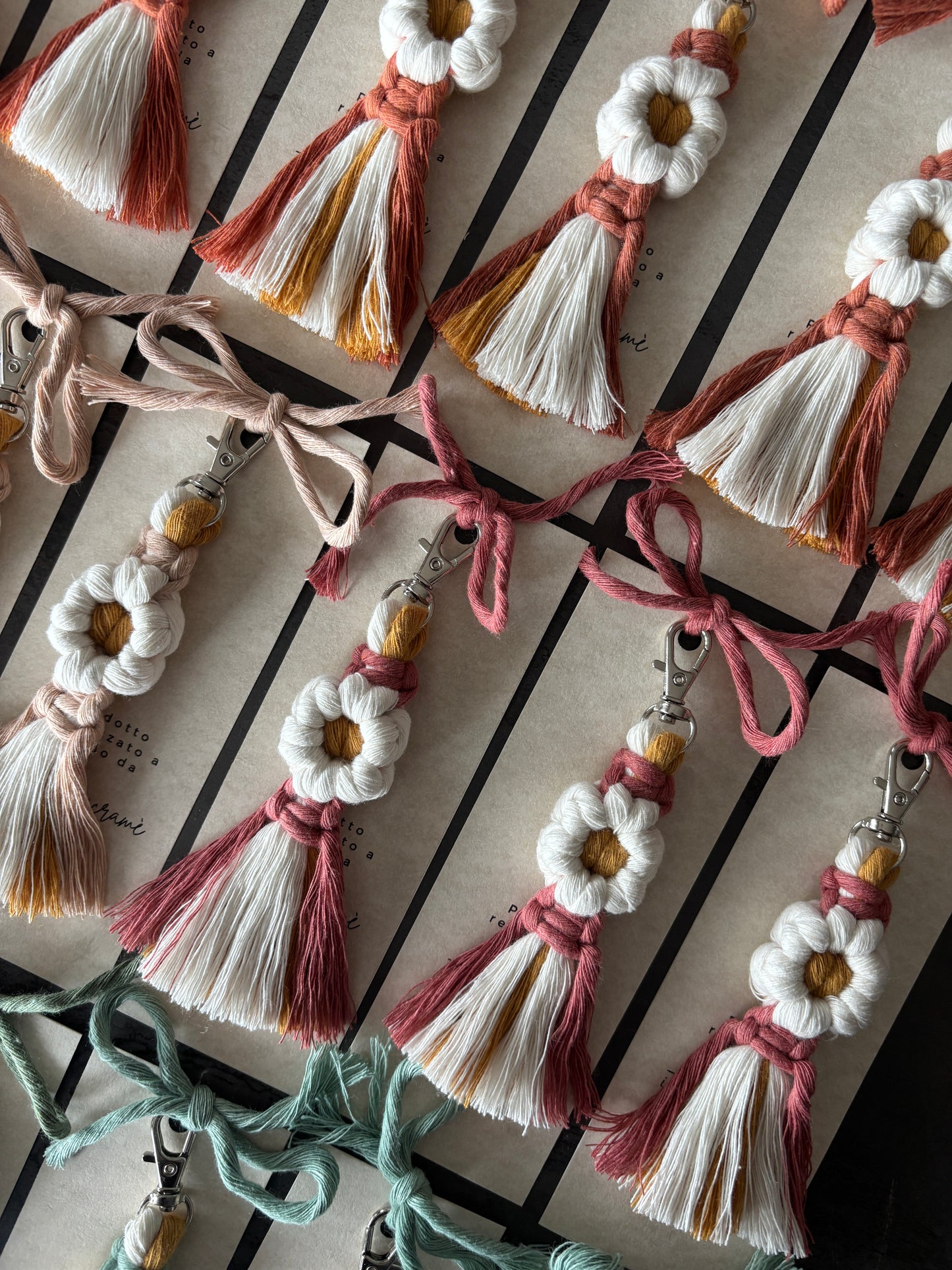 Portachiavi a fiore | Bomboniere in macramè