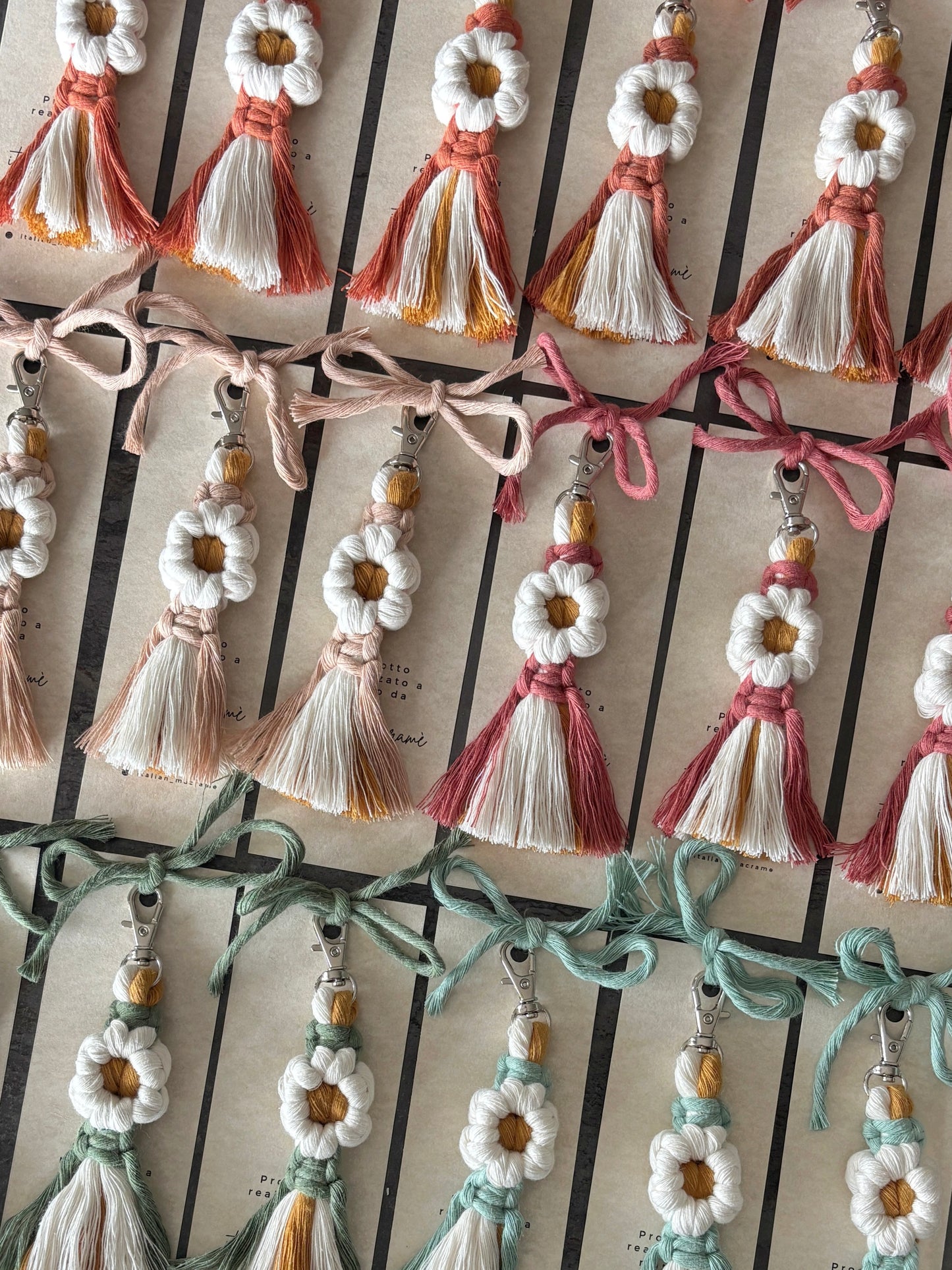 Portachiavi a fiore | Bomboniere in macramè