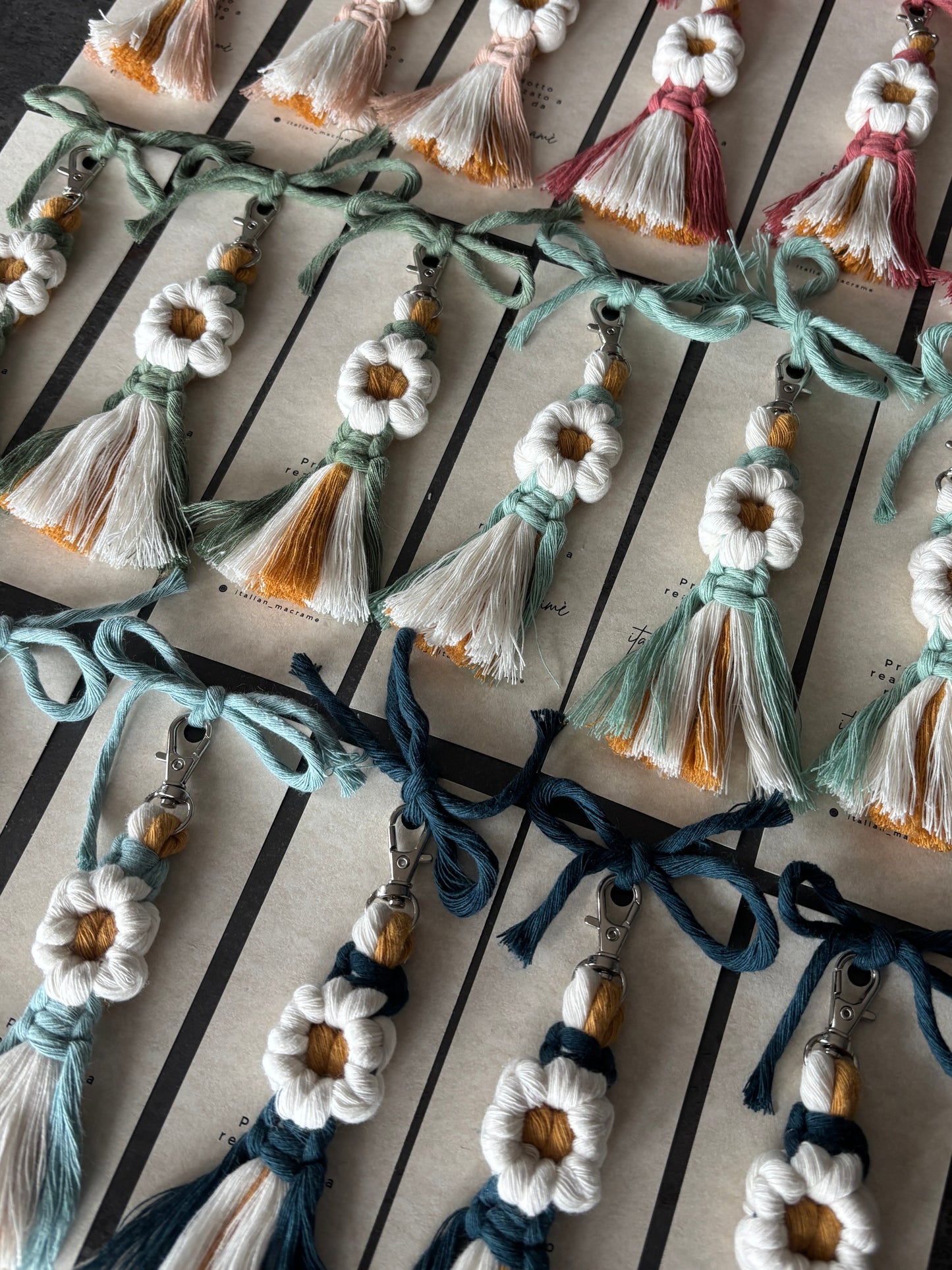 Tutorial charm portachiavi a fiore margherita | diy daisy keychain - contenuto digitale