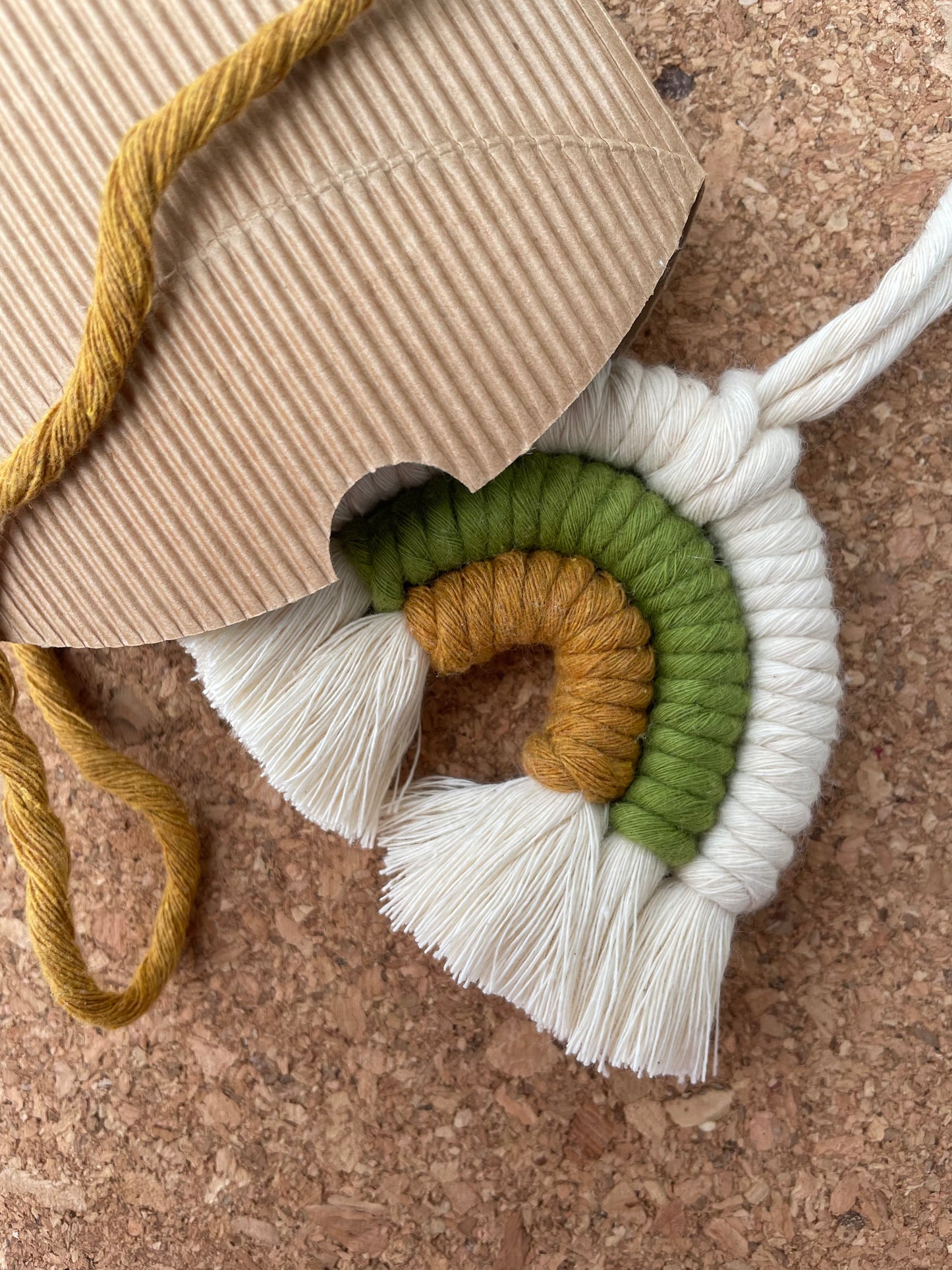 Bomboniera con arcobaleno e scatolina di cartone