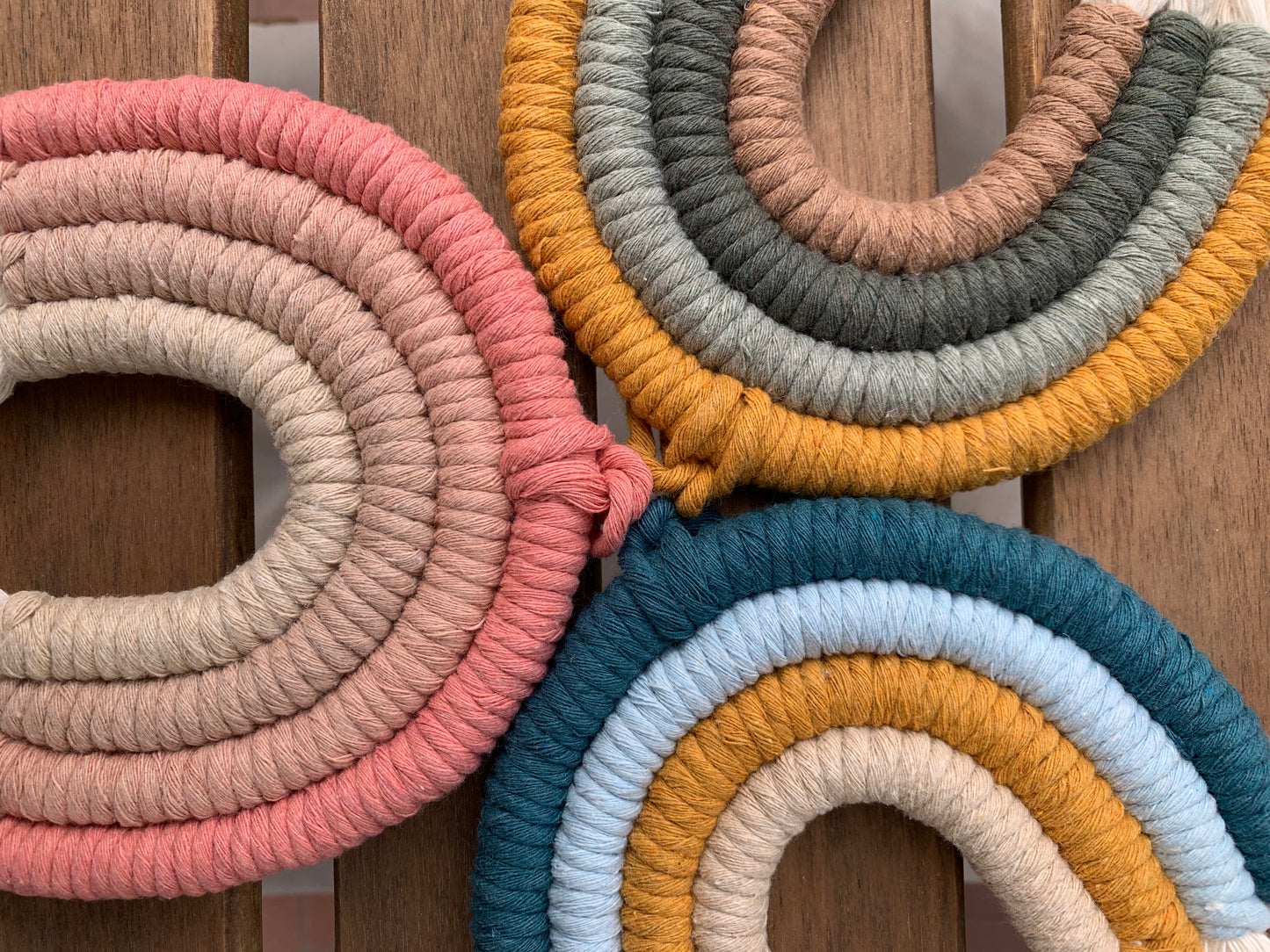 Arcobaleno boho in macramè per nascita - misura media