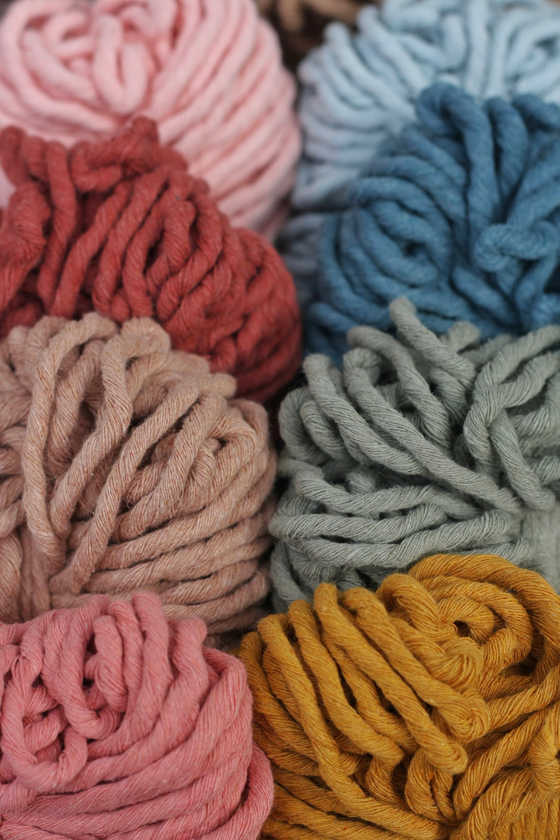 Corda colorata di cotone riciclato single string 4 mm – Italian Macramè | Fiber art creations Corda colorata di cotone riciclato single string 4 mm – Italian Macramè | Fiber art creations