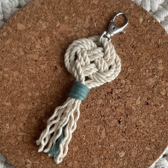 Portachiavi con nodo ornamentale