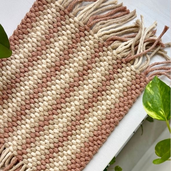 Tovaglietta in macramè con nodo tessitura