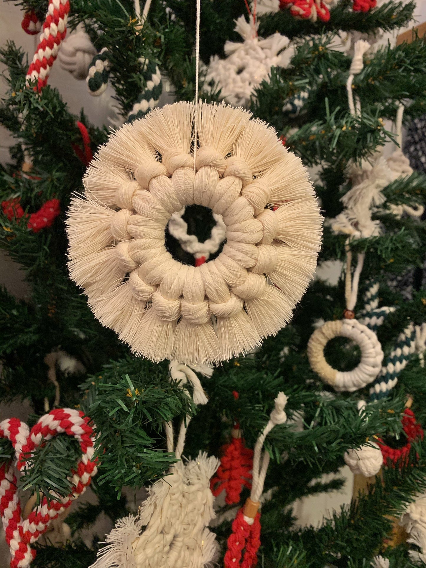 Fiocco di neve in macramè per decorazione albero di Natale