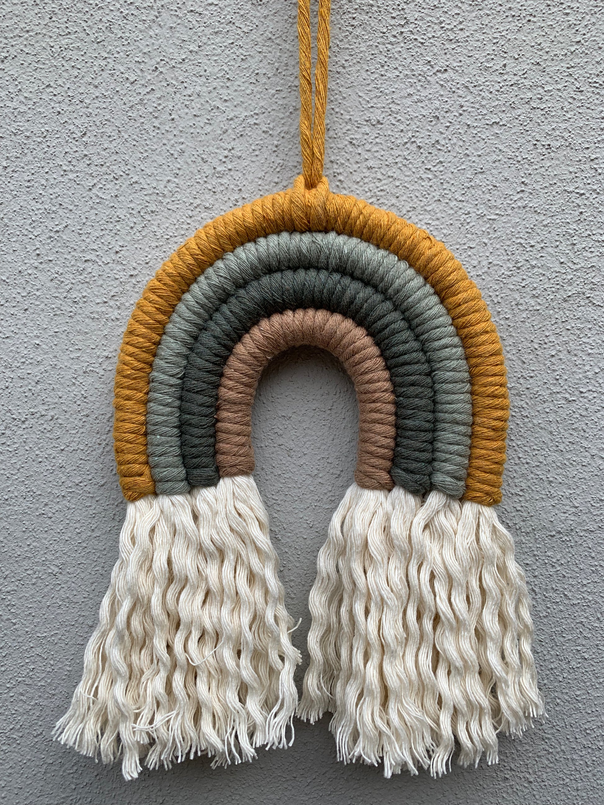 Arcobaleno boho in macramè per nascita - misura media – italian_macramè -  handmade fiber art creations