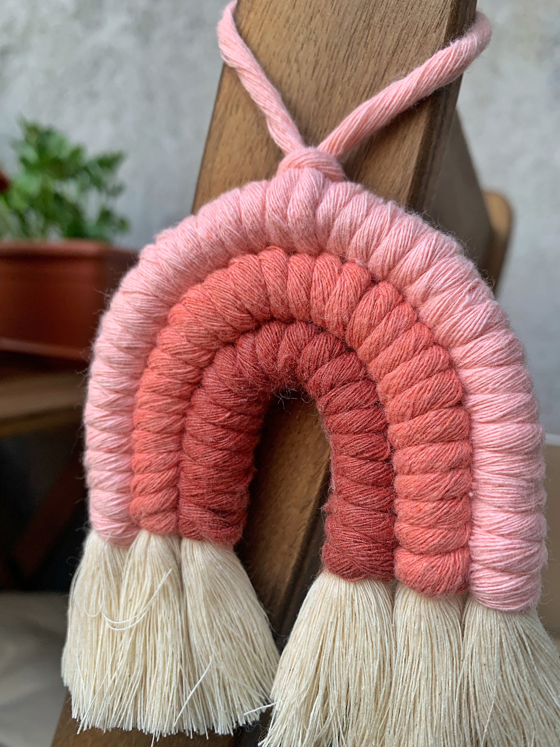 Arcobaleno in macramè - tonalità rosa – italian_macramè - handmade fiber  art creations